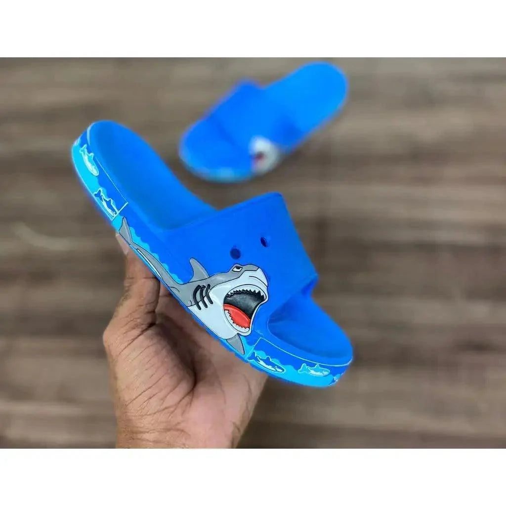 Chinelo infantil tubarão